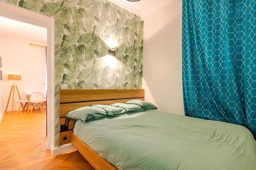 Loft à 2 pas des Champs Elysées et de la Défense! - Tap to explore photos