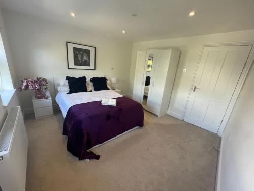 Light and Modern 2BR 1.5BA, newly refurbished!