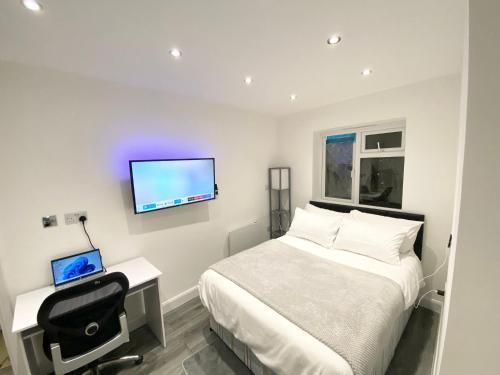 London Studio Room Type - One-Bedroom Apartment