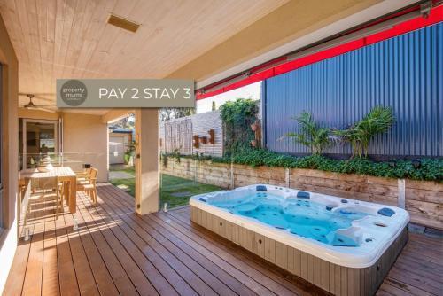 Luxury and Style on Pasadena with large spa