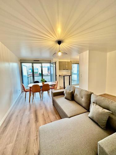 Magnificent apart Paris Bagnolet 402 with view - Tap to explore photos
