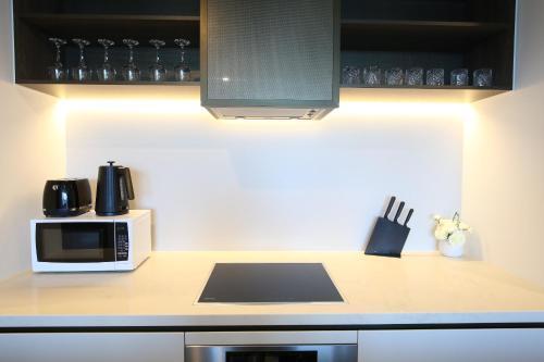 Melbourne CBD 2B2B1S with City & Sea Views Room Type - Two-Bedroom Apartment Melbourne CBD 2B2B1S with City & Sea Views Room Type - Two-Bedroom Apartment
