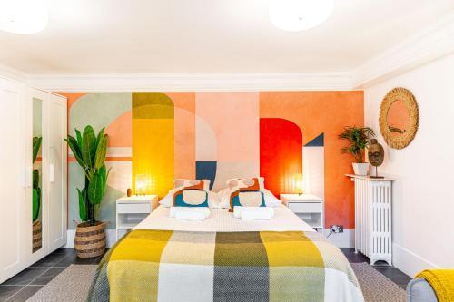 Modern Apartement Grand Paris, TV Salon, Sharing Garden, Villa des Ammonites - Tap to explore photos