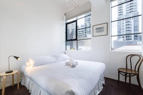 New York Style Loft on Flinders Lane with Parking - Tap to explore photos