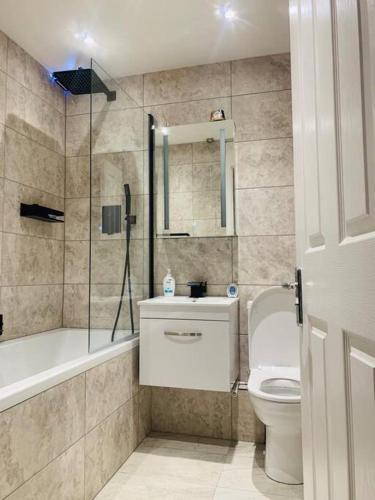 One bedroom posh and neat flat - Tap to explore photos