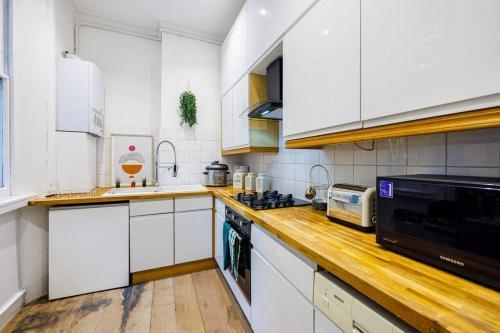 Pimlico Riverside- Amazing 1 bed - Tap to explore photos