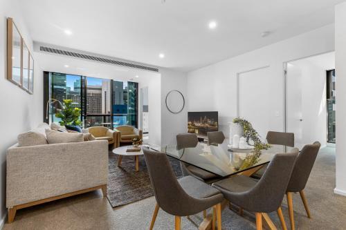 Remarkable 3-bed With City Views & Swimming Pool - Tap to explore photos