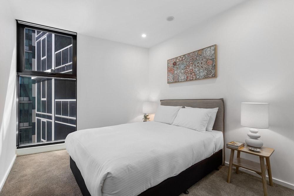 Remarkable 3-bed With City Views & Swimming Pool - Tap to explore photos