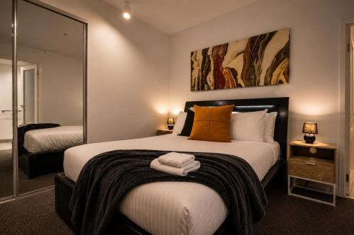 Rooftop Pool 2BR Marvel Stadium • Free Parking - Tap to explore photos
