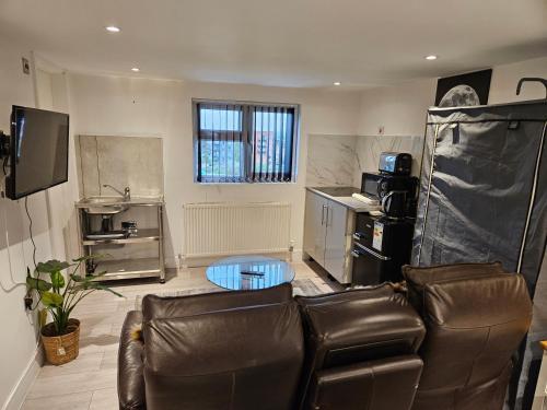 Riverview, Stylish Non Smoking Loft Ensuite 4 Rent - Tap to explore photos