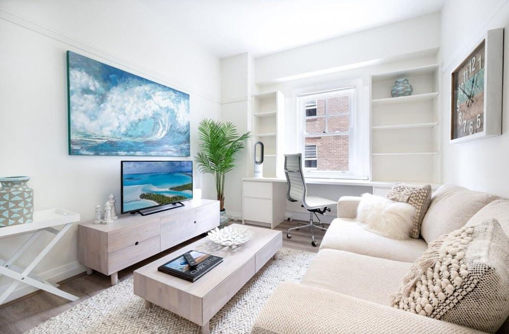 Snug 1-bed Unit Across From Bondi Beach - Tap to explore photos