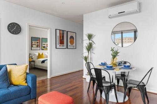 South Yarra Tranquil 2BR Abode - Tap to explore photos