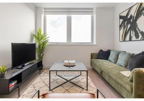 Sophisticated Living: 1-BR Flat in Beckenham - Tap to explore photos