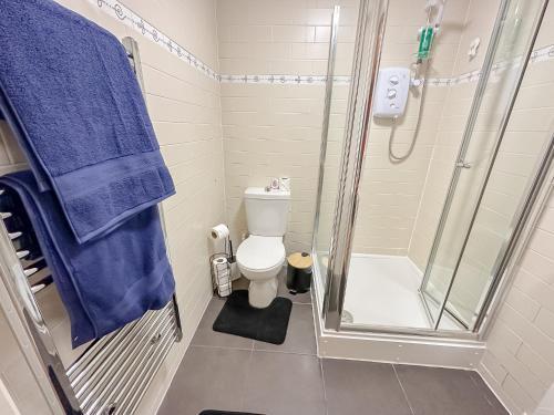 Stunning Studio Garden House - Free Wifi & Parking - Tap to explore photos