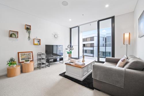 Spacious1 BR@waterfront Olympic Park_free carpark - Tap to explore photos