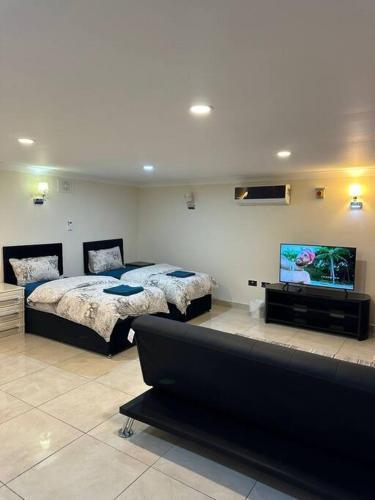 Studio flat Gants Hill with Free Parking Room Type - One-Bedroom Apartment