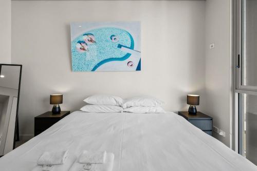 Bondi Junction Living with Views & Double Parking - Tap to explore photos