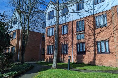 Stylish, Peaceful 2-Bed Flat with Free Parking