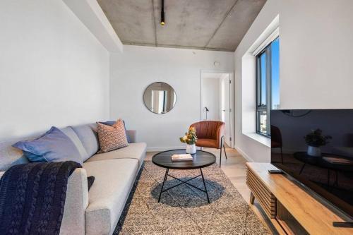 Stylish 2 bed Stature Southbank - Tap to explore photos