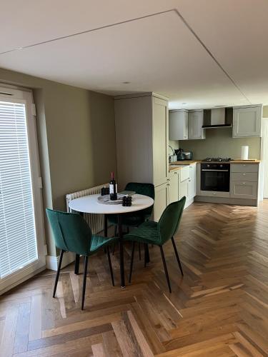 Super deluxe apartment - Tap to explore photos