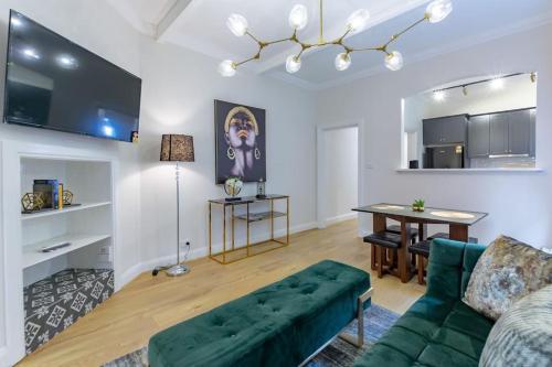 Sydney CBD stylish water view apartment 58 - Tap to explore photos