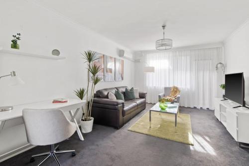 The Elsternwick Abode - Tap to explore photos