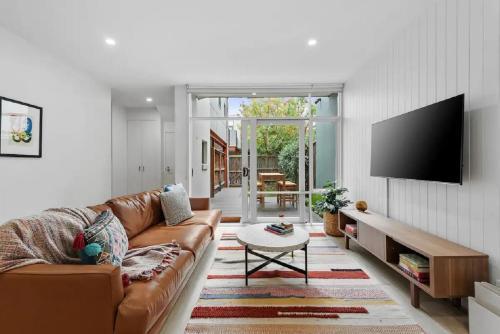 The Richmond House by Ready Set Stay - Tap to explore photos