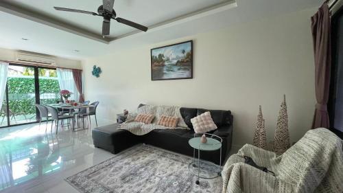 Townhouse in the Wonderland - Tap to explore photos