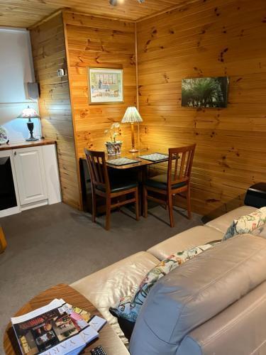 Yarra Ranges Country Apartment - Tap to explore photos
