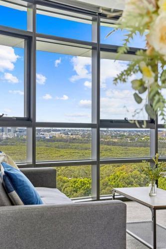 Charming and Peaceful - 3BR in Olympic Park - Tap to explore photos