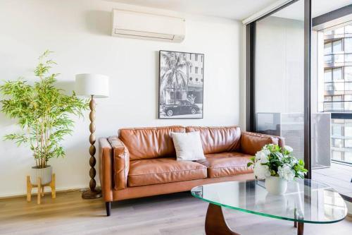 Waterfront 2BR Docklands apt w Balcony&FreeParking#8316 - Tap to explore photos