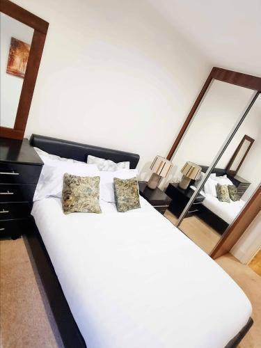 Your Riverside Home 2 with Private balcony