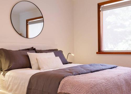 2 Bdrm Apt in Annandale with Courtyard & Parking