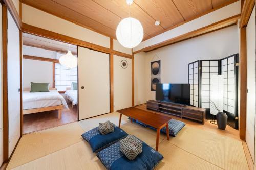 SKY Building 201 - Easy Airport Access & Comfortable Stay