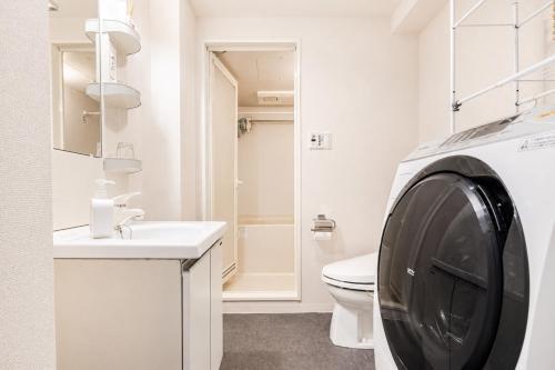 Direct to Shinjuku & Shibuya 50 sqm Apartment Sleeps 6 - Tap to explore photos