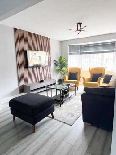 Beautiful Newly Renovated House in Rainham Essex - Tap to explore photos