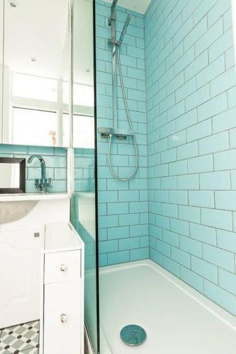 Central 1 BR Apartment *Zone 1* Elephant and Castle - Tap to explore photos