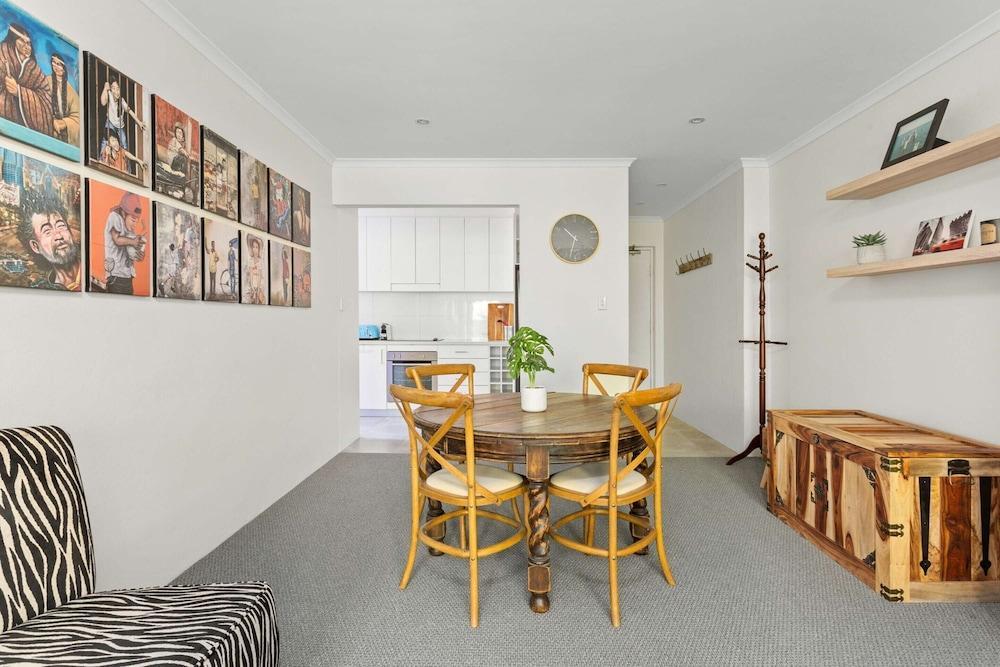 Beautifully Peaceful 2-bed Apartment - Tap to explore photos