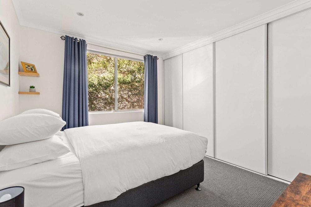 Beautifully Peaceful 2-bed Apartment - Tap to explore photos