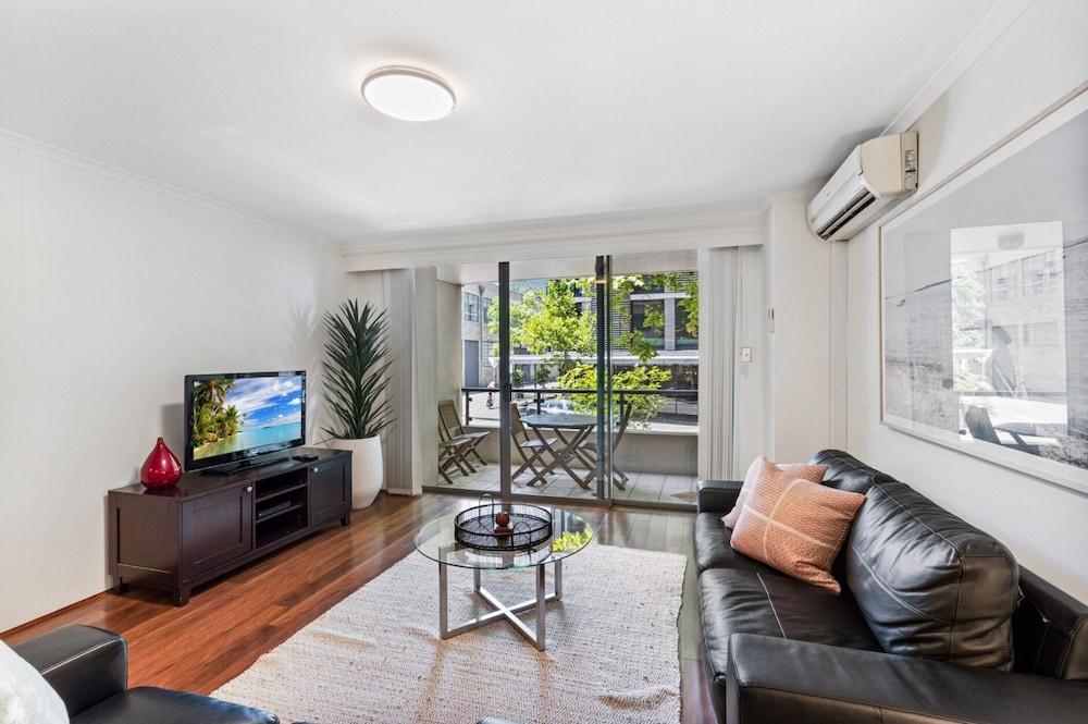 Poolside 2-bed Haven, Walk to City Centre - Tap to explore photos