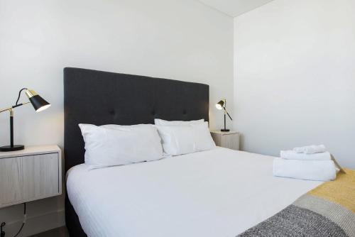 Top Floor Bondi Retreat Near Beach, Cafes & Dining