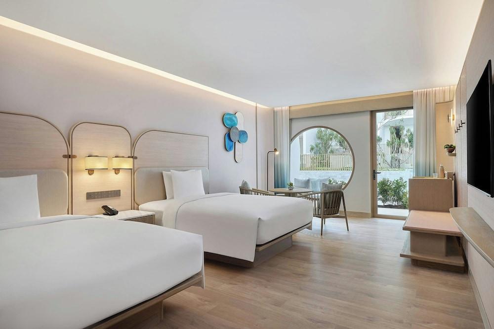 Veranda Resort Phuket, Autograph Collection Room Type - Deluxe Room, 2 Twin Beds, Pool Access