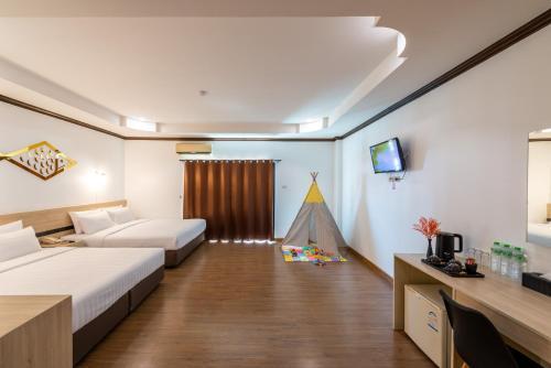 Arawana Regency North Pattaya Room Type - Deluxe Family Room