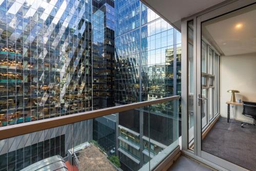 Stylish City Apartment on McCrae - Skyline Views