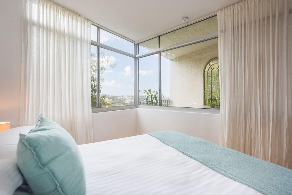 Bronte Beach Coastal Apartment With Ocean View