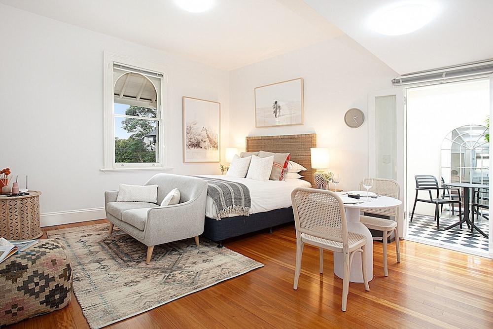 Modern and Cosy Inner West Apartment - Tap to explore photos