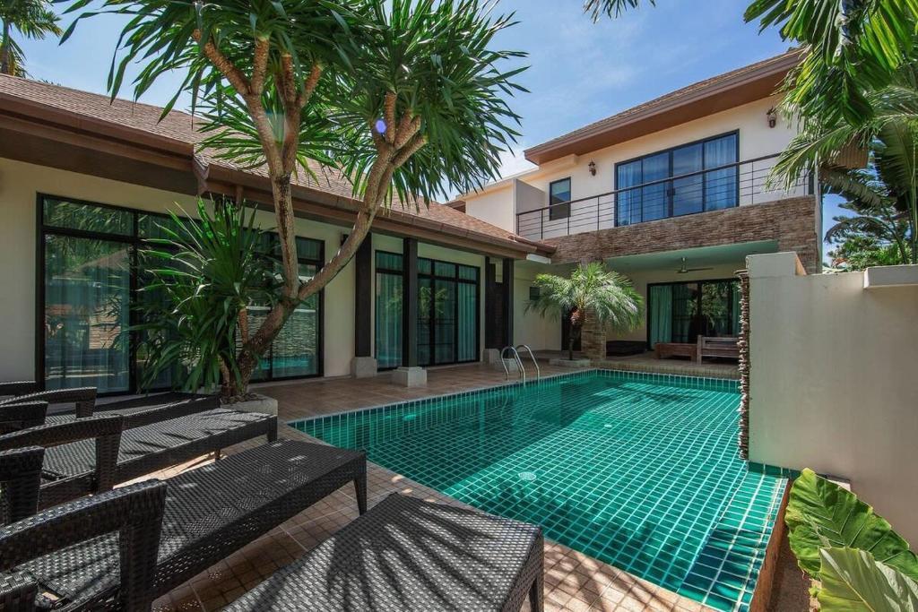 Villa Salika Thai Balinese pool villa Rawai - Tap to explore photos