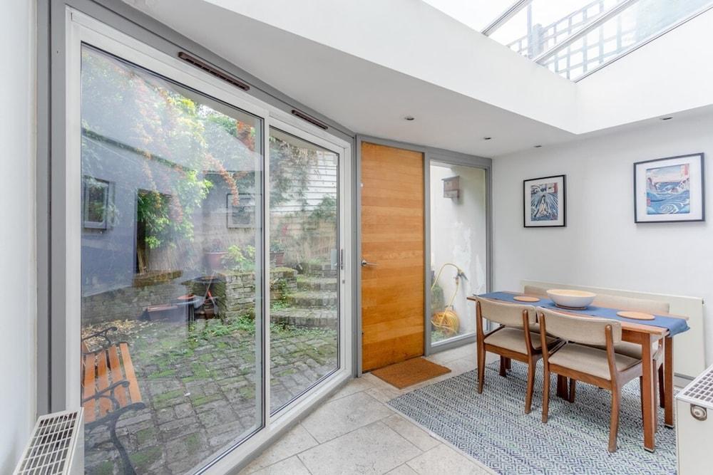 Fantastic and Bright 1 Bedroom Garden Flat - Tap to explore photos