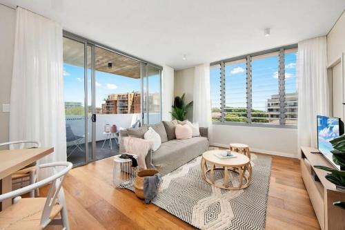The Bondi Breeze Apartment