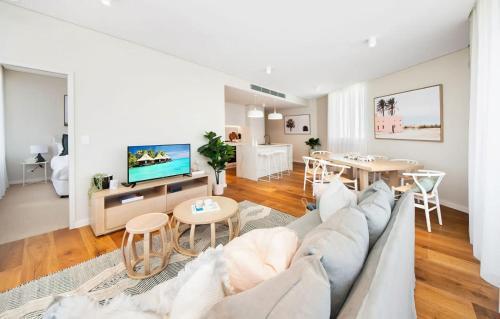 The Bondi Breeze Apartment - Tap to explore photos